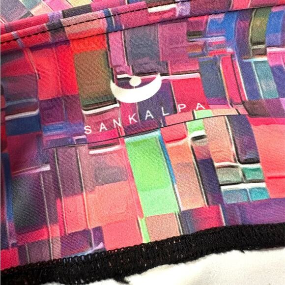 Bright geometric patterned yoga dance leggings
from Sankalpa size Small - Picture 4 of 5